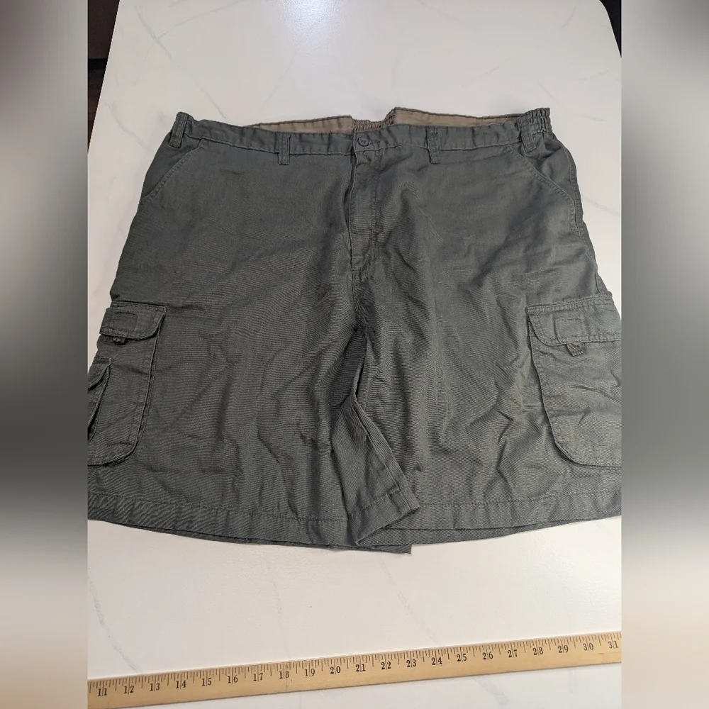 Tri-Waist Comfort System Mens Green Cargo Casual Shorts Size 50